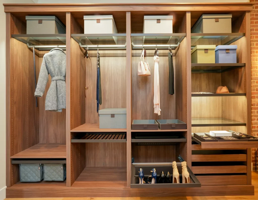 The closet butler salice showroom feature.